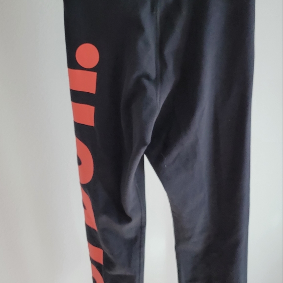 Nike - Essential Just Do It Leggings Nike - Essential Just Do It Leggings Nike - Picture 2 of 5